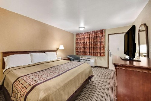 Rodeway Inn - image 27