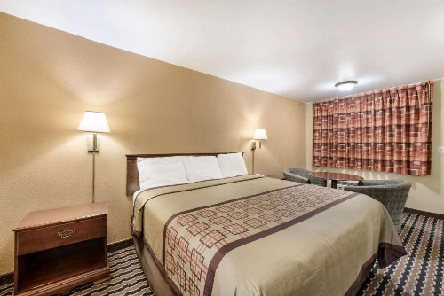 Rodeway Inn - image 3