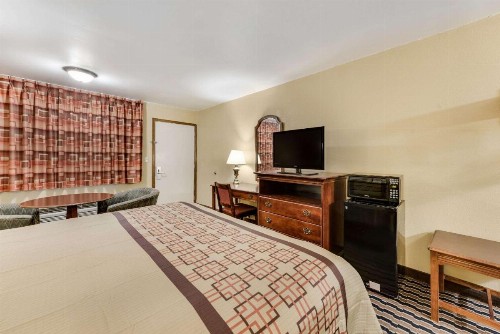 Rodeway Inn - image 32