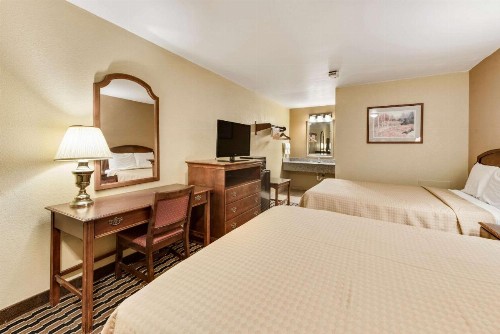 Rodeway Inn - image 5