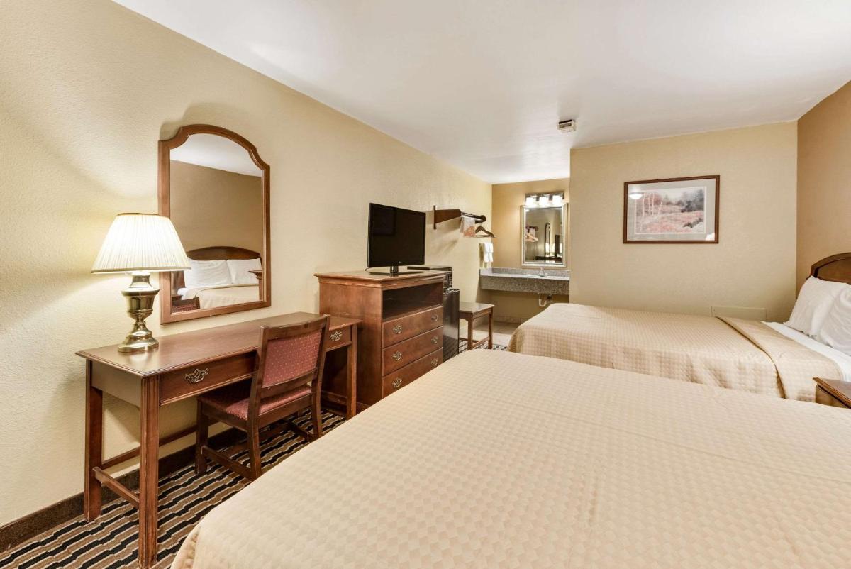 Rodeway Inn - image 5