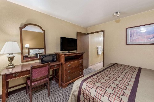 Rodeway Inn - image 6