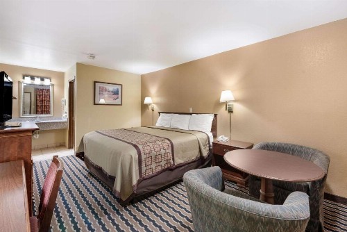 Rodeway Inn - image 7