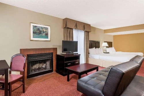 Hawthorn Suites By Wyndham Columbus North - image 22