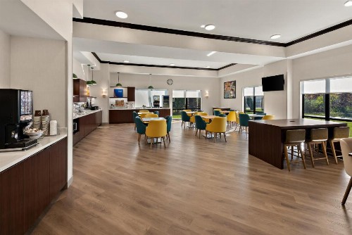Comfort Suites East Broad at 270 - image 21