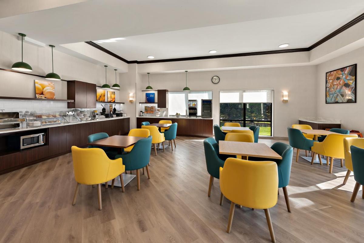 Comfort Suites East Broad at 270 - image 3