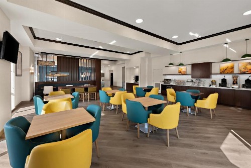 Comfort Suites East Broad at 270 - image 33