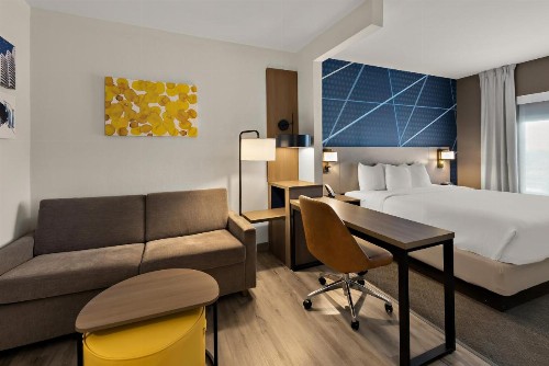 Comfort Suites East Broad at 270 - image 35