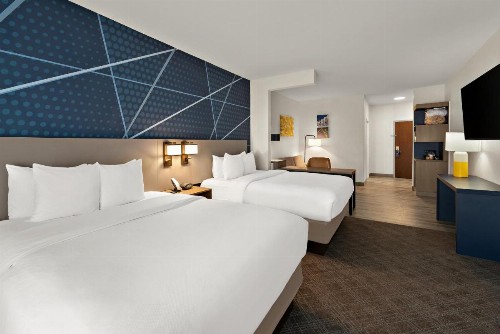 Comfort Suites East Broad at 270 - image 48