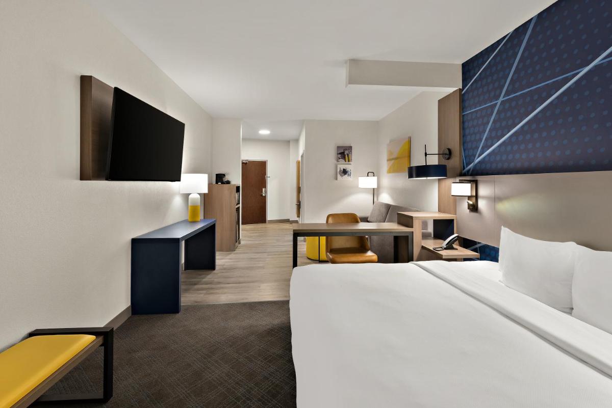 Comfort Suites East Broad at 270 - image 5
