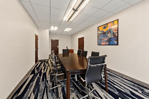 Comfort Suites East Broad at 270 - image 8
