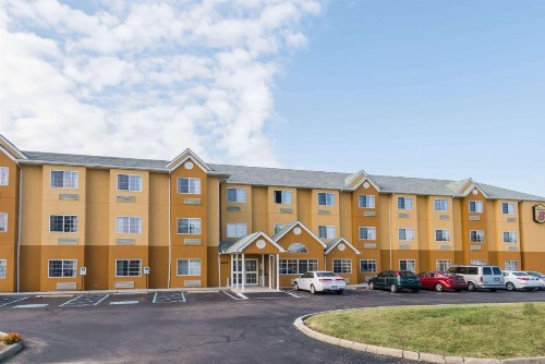 Super 8 by Wyndham Columbus West - image 1