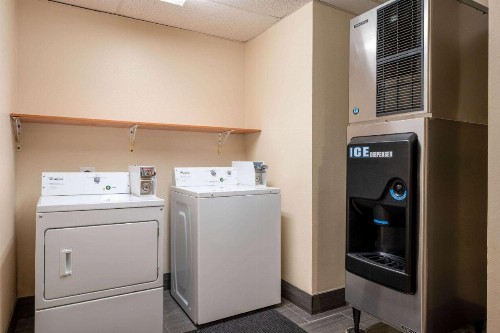 Super 8 by Wyndham Columbus West - image 3