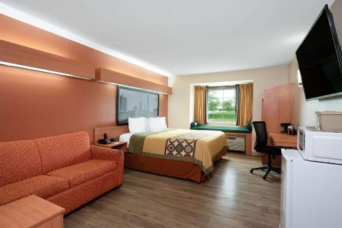 Super 8 by Wyndham Columbus West - image 4