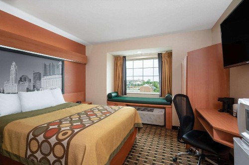 Super 8 by Wyndham Columbus West - image 5