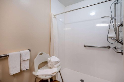 Super 8 by Wyndham Columbus West - image 8