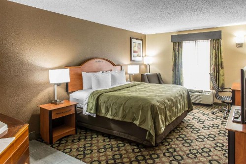 Quality Inn & Suites Columbus - image 1
