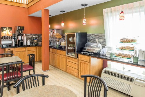 Quality Inn & Suites Columbus - image 10