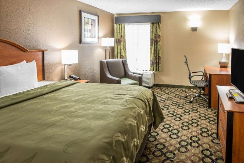 Quality Inn & Suites Columbus - image 22