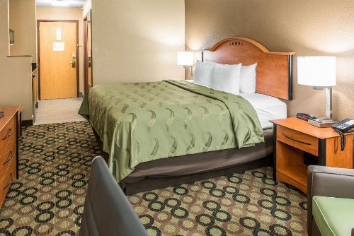 Quality Inn & Suites Columbus - image 26