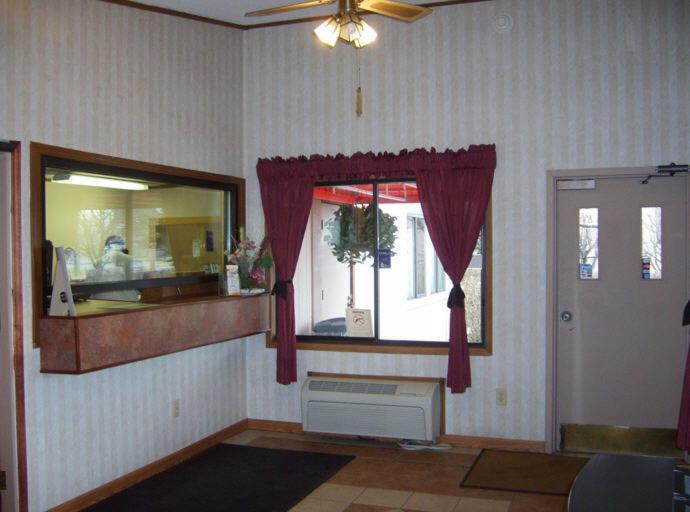 Budgetel Inn & Suites - image 4