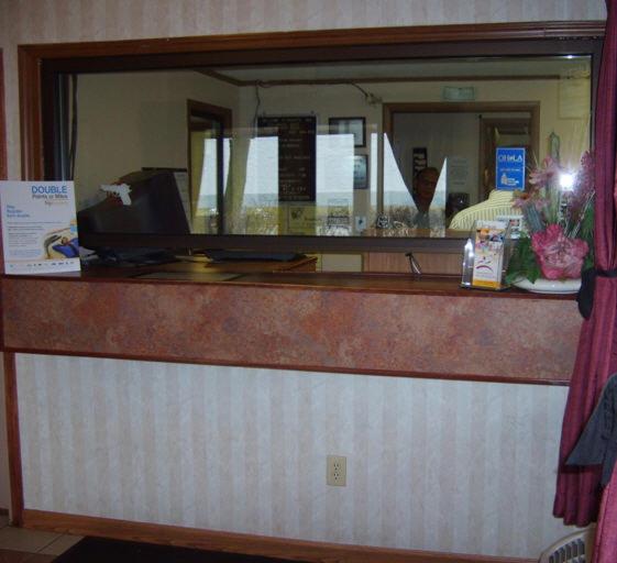 Budgetel Inn & Suites - image 7