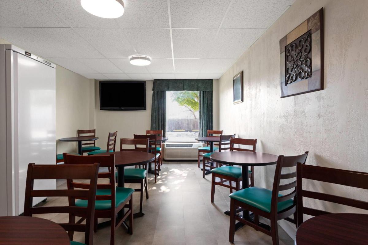 Super 8 by Wyndham Columbus - main image