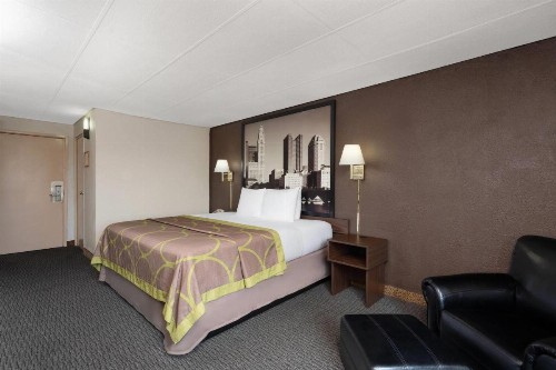 Super 8 by Wyndham Columbus - image 11