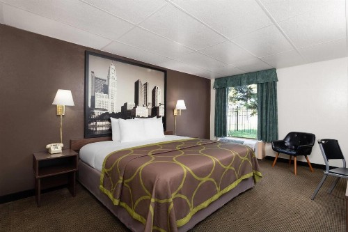 Super 8 by Wyndham Columbus - image 12