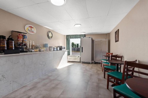 Super 8 by Wyndham Columbus - image 25