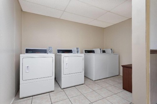 Super 8 by Wyndham Columbus - image 26