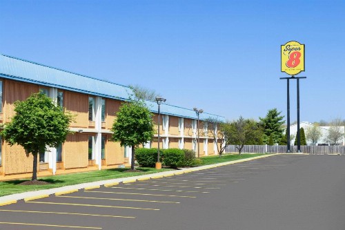 Super 8 by Wyndham Columbus - image 3