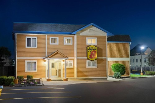 Super 8 by Wyndham Columbus - image 4