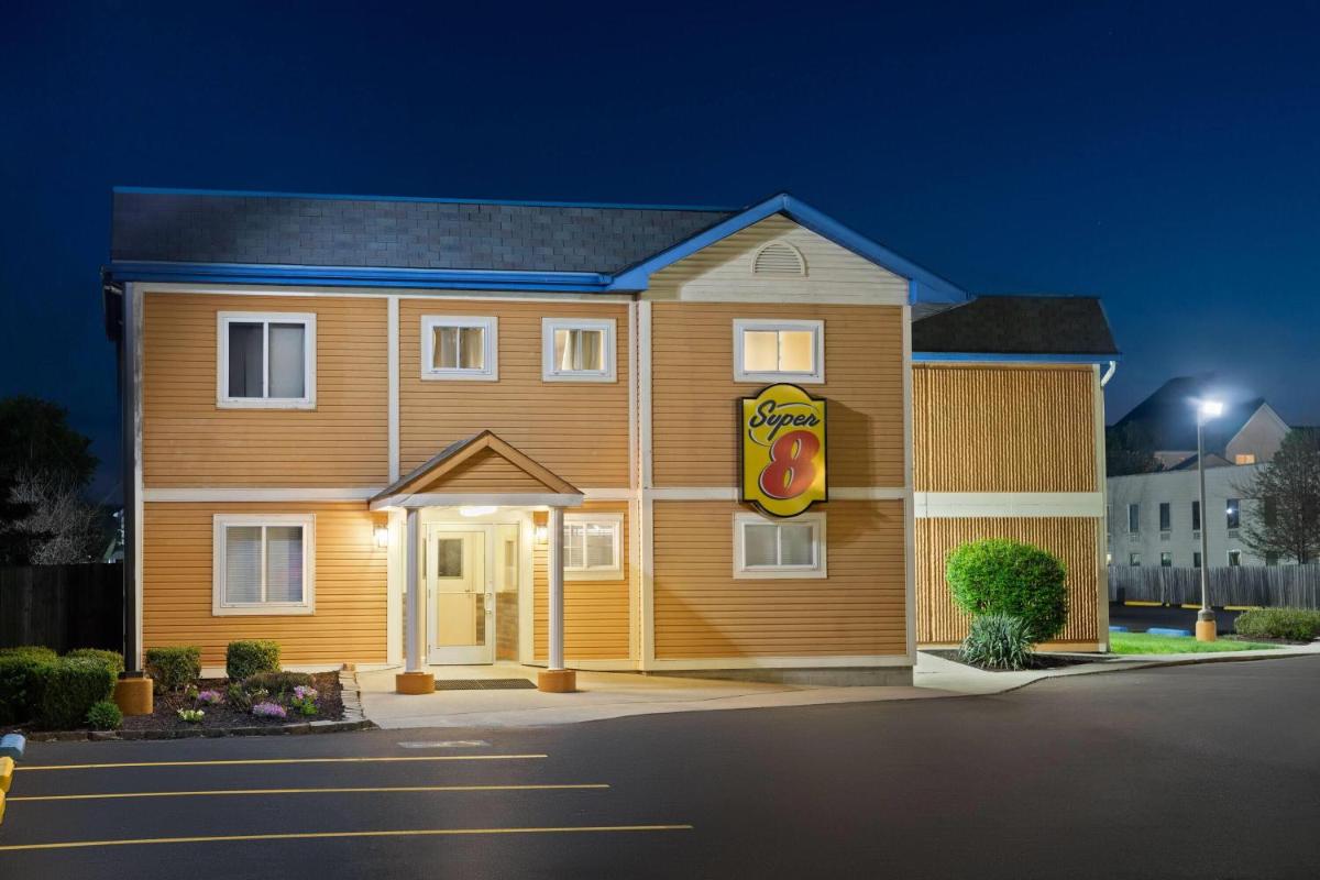 Super 8 by Wyndham Columbus - image 4