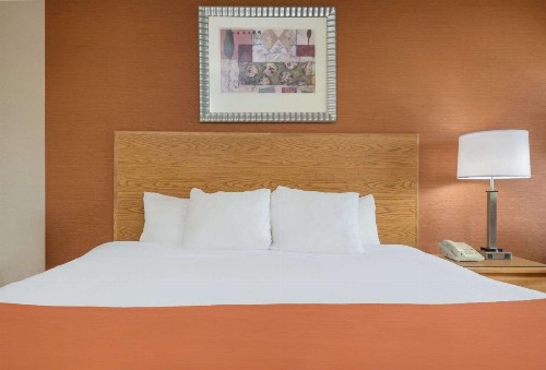 Days Inn by Wyndham Columbus Fairgrounds - image 15