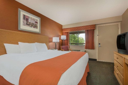Days Inn by Wyndham Columbus Fairgrounds - image 17