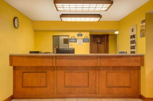 Days Inn by Wyndham Columbus Fairgrounds - image 2