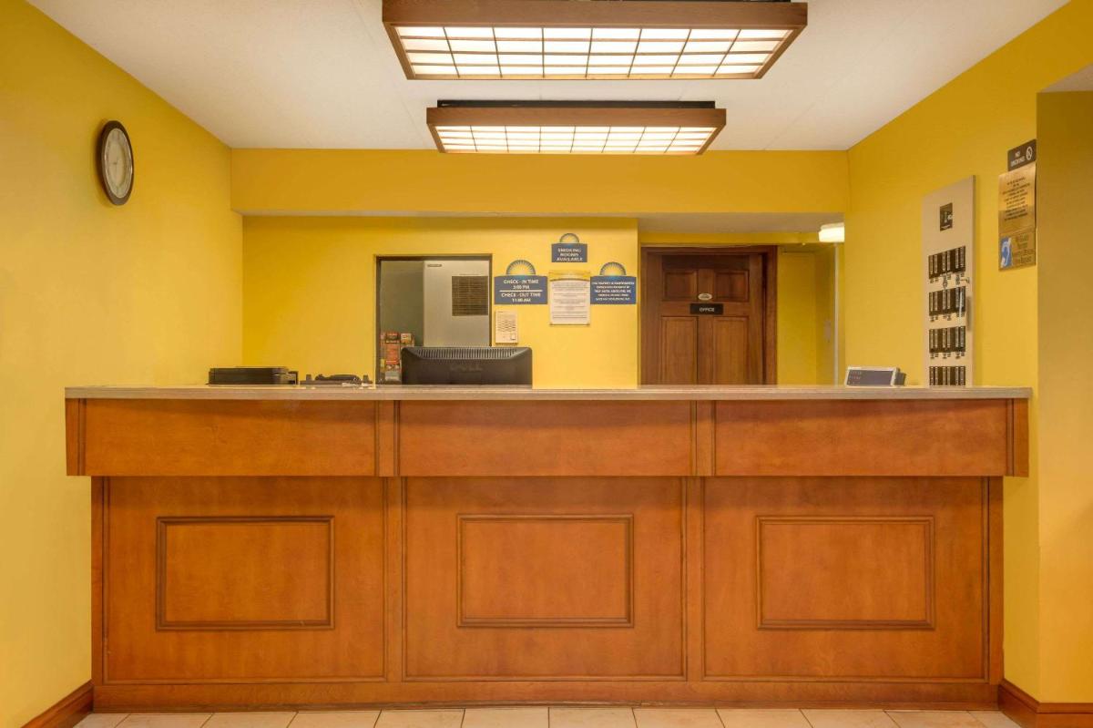 Days Inn by Wyndham Columbus Fairgrounds - image 2
