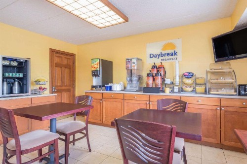 Days Inn by Wyndham Columbus Fairgrounds - image 21