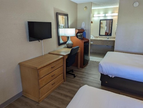 Days Inn by Wyndham Columbus Fairgrounds - image 29