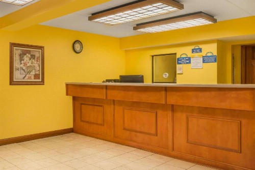 Days Inn by Wyndham Columbus Fairgrounds - image 3