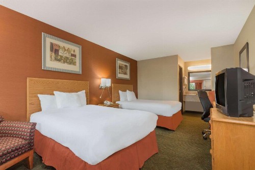 Days Inn by Wyndham Columbus Fairgrounds - image 8