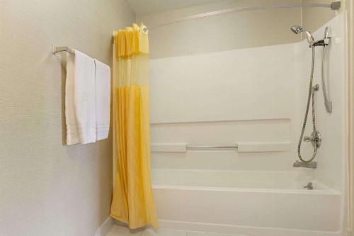 Days Inn by Wyndham Columbus Fairgrounds - image 9