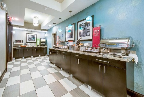 Hampton Inn West - image 12