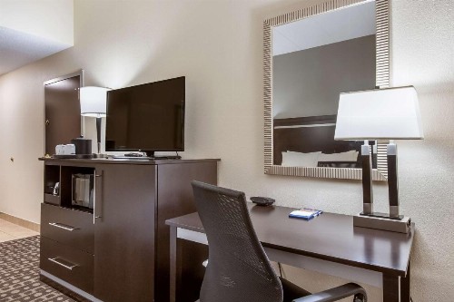 Hampton Inn West - image 20
