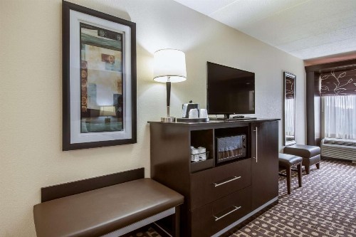 Hampton Inn West - image 22