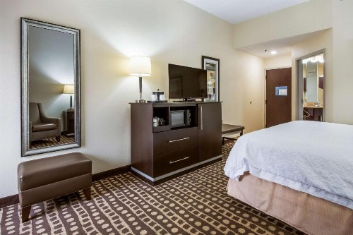 Hampton Inn West - image 3