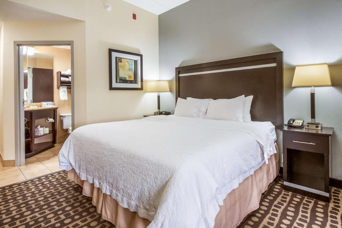 Hampton Inn West - image 4