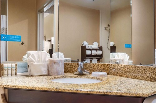 Hampton Inn West - image 7