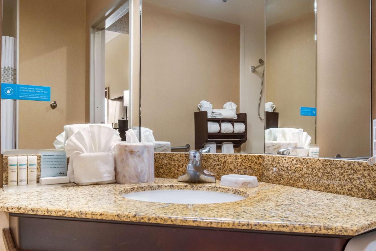Hampton Inn West - image 7